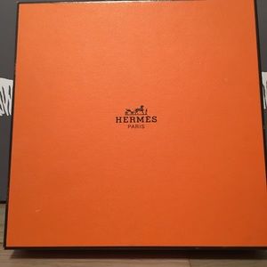 Hermès box 7 3/4” x 7 3/4”!